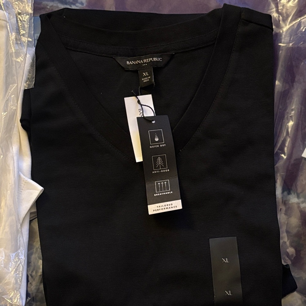 Banana Republic Classic Black V-Neck Tee